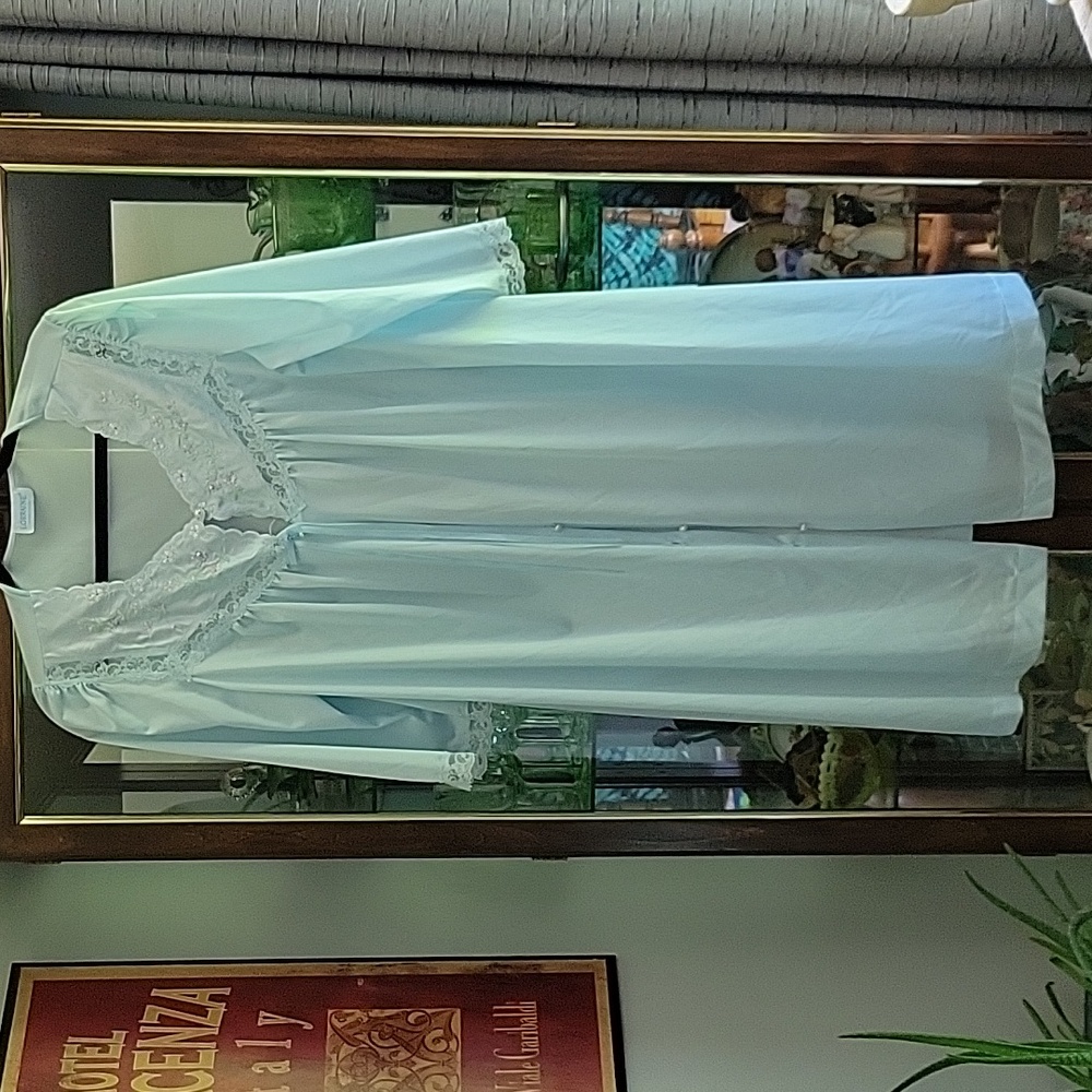 LORRAINE ROBE